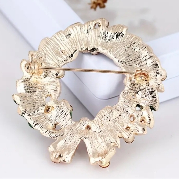 RESTOCKED! New! Christmas Brooch Scarf Pin - Picture 3 of 9